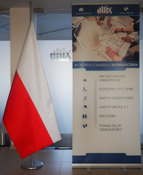 Zdjęcie Przedstawia Flagę Polski Oraz Roll -up Altixu.
