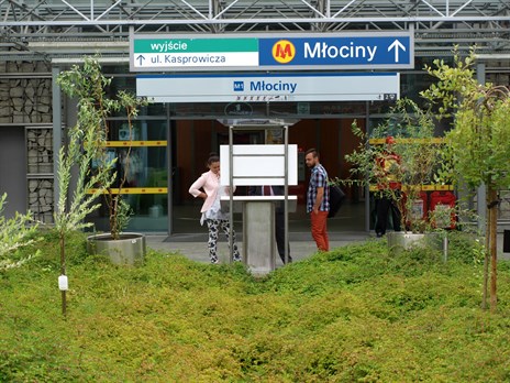 WK Młociny przed wejściem do Metra