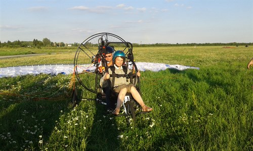 Pani Bożena na motoparalotni