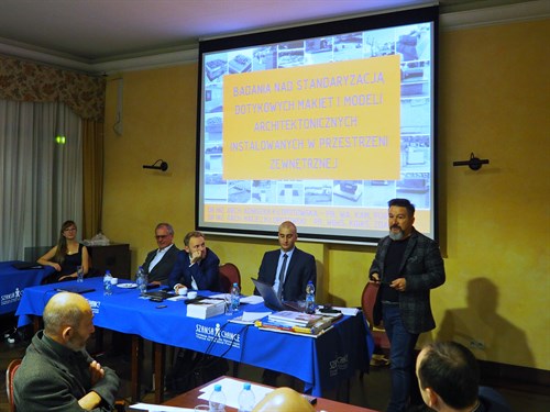 Badania Nad Standaryzacją Dotykowych Makiet I Modeli Architektonicznych Instalowanych W Przestrzeni ZewnętrznejKonferencja naukowa Nowocześni niewidomi i słabowidzący w dostosowanym dla nich świecie