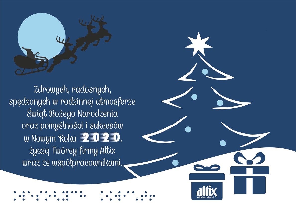 kartka świąteczna, niebieska, zżyczeiami. Na pierwszym planie choinka z prezentami. W tle, na niebie, sanie ciągnięte przez renifery.